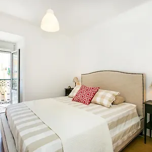 Apartamento Belem! Charming 2 Bedroom W Terrace, Wifi & Free Street Parking, Lisboa